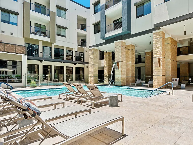 Scottsdale Grand — Photo 11