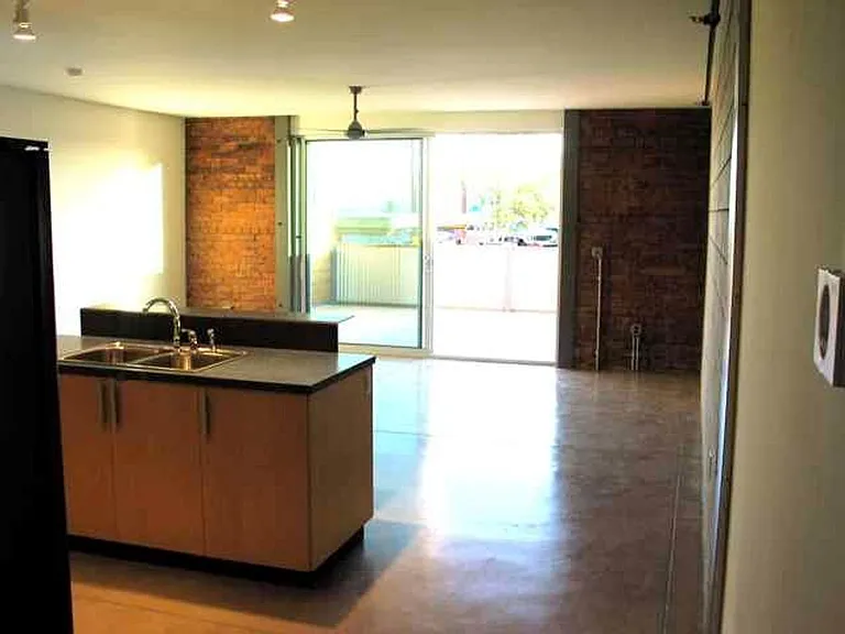 1001 E 17th St #105 — Photo 4