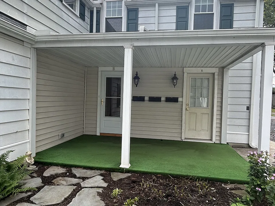 82 Hummel Ave #1