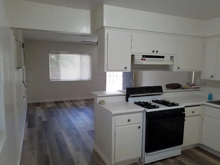 4092 Pine St — Photo 5