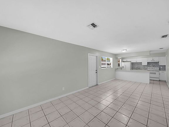 3rd image of 15 SE 24th Ave APT B