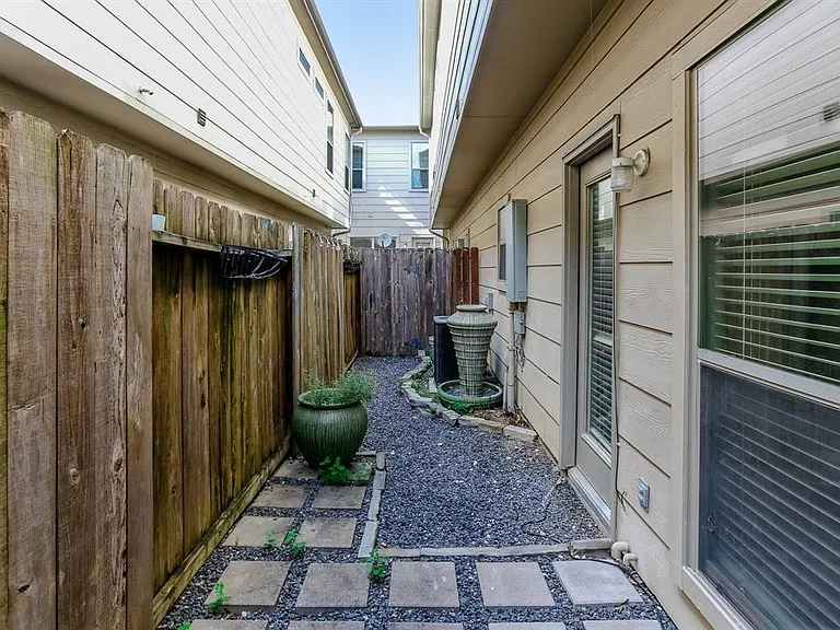 4030 Center St — Photo 25