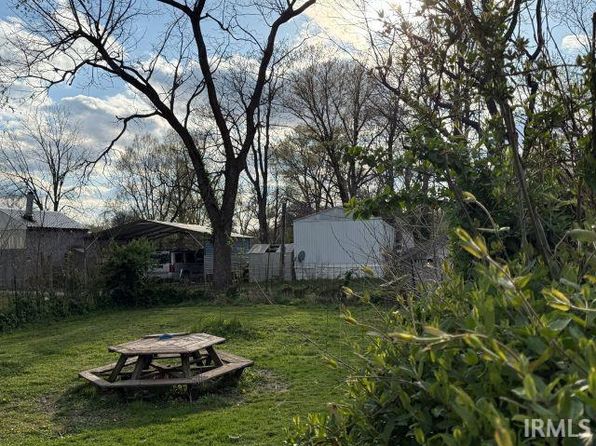 517 S Meridian Rd, Mitchell, IN 47446
