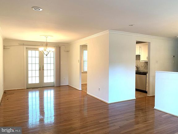 5th image of 1004 Hertford St