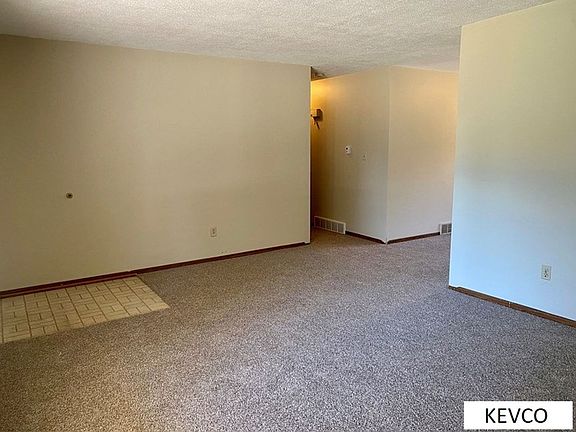 3rd image of 2805 Redwing Rd