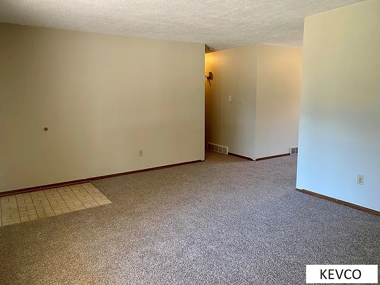 2805 Redwing Rd — Photo 3