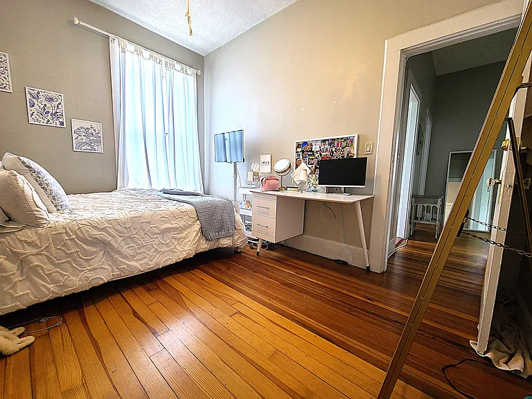 554 E 4th St #3 — Photo 5