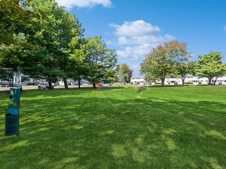 Fox Hill Commons — Photo 20