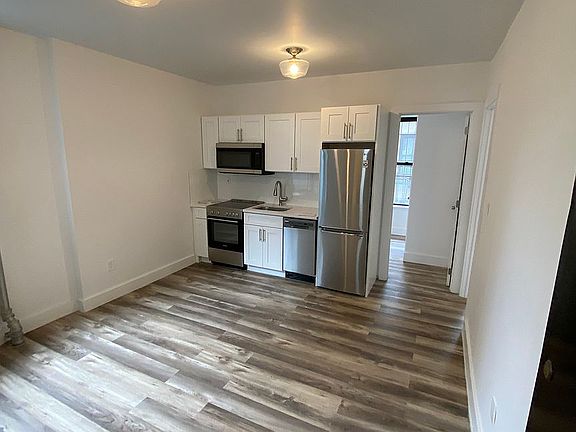 4th image of 58 E 1st St APT 3D1