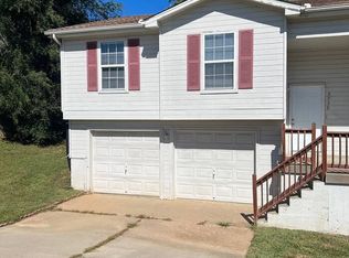 3730 NE 72nd St, Kansas City, MO 64119