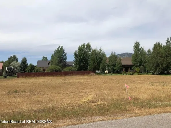 452 River View Dr, Alpine, WY 83128