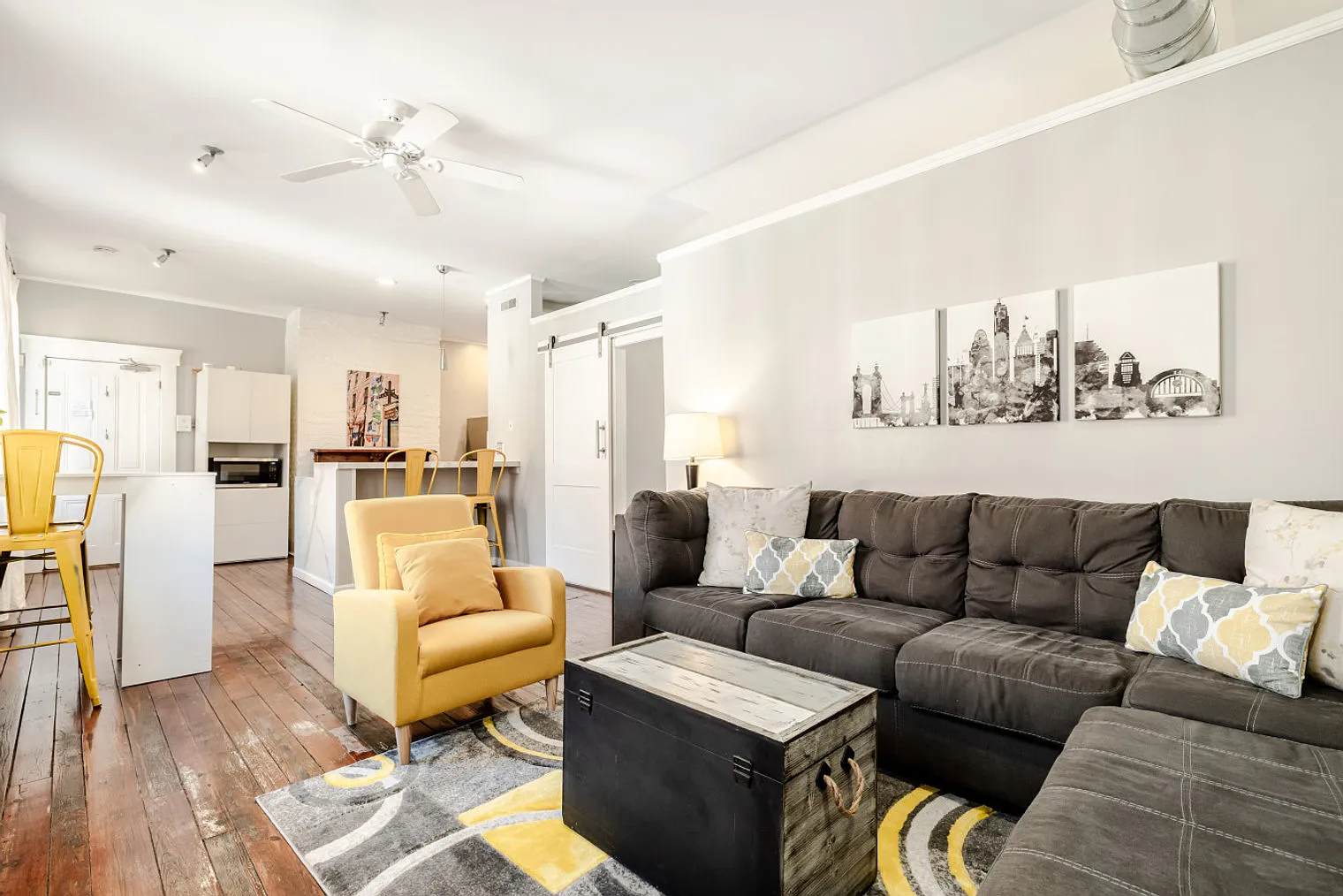 1 bed, 1.0 bath, 1076 sqft, $2,237 — Photo 3