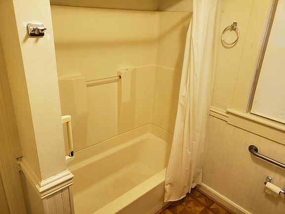 2nd image of 1136 Moorland Ave