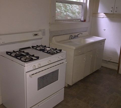 5th image of 167 S Hyde Park Ave #2