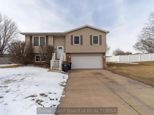 4066 Palace Dr, Grand Island, NE 68803