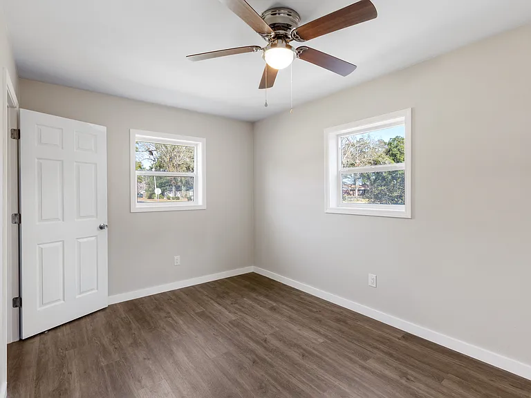 225 Etta St — Photo 11