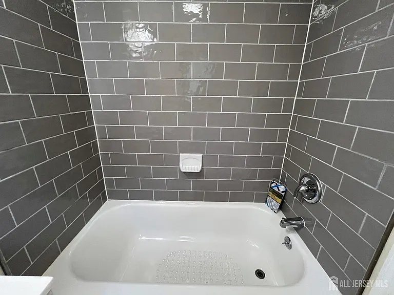 578 Main St — Photo 14