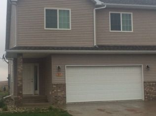 317 8th St NW, Watford City, ND 58854