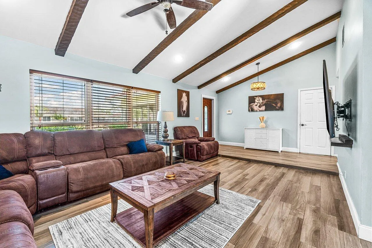 4 bed, 2.0 bath, 1740 sqft, $5,000 — Photo 4