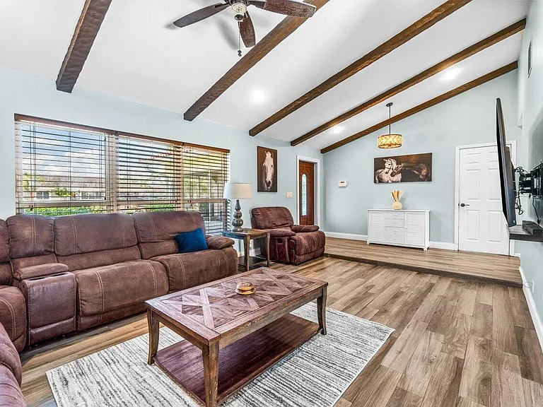 1352 Wyndcliff Dr — Photo 4