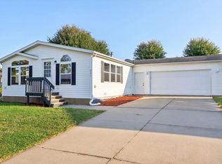 521 Red Spruce Ave, Baraboo, WI 53913