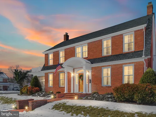 182 S Holliday St, Strasburg, VA 22657