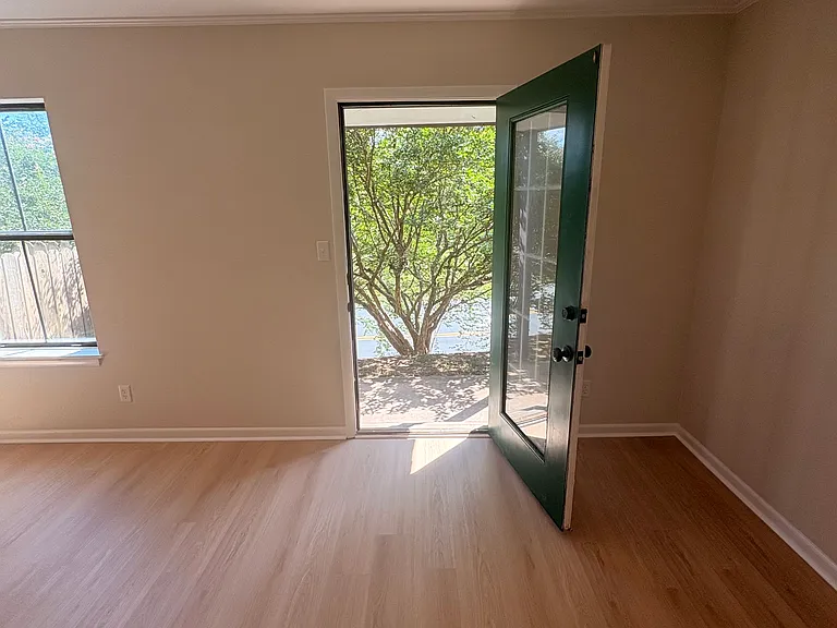 738 Merion Grn — Photo 16