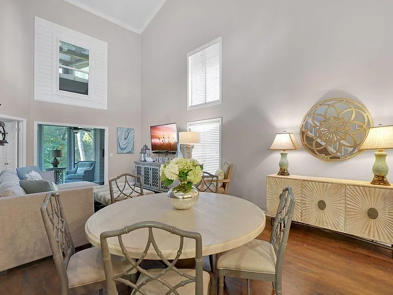 915 Wimbledon Dr — Photo 10