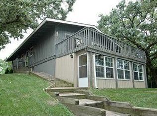 104 Lake Shore Dr, Oakwood Hills, IL 60013