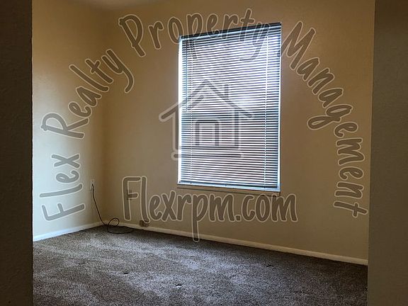 3rd image of 3915 Clareridge Dr #1