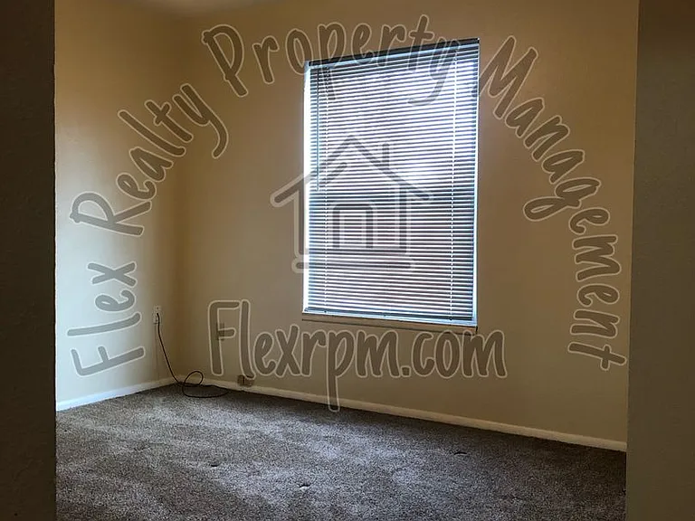 3915 Clareridge Dr — Photo 2