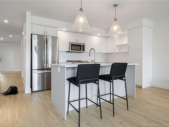 3rd image of 204 Dickey Blvd
