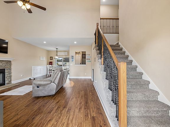 5th image of 735 Lillian Grace Dr