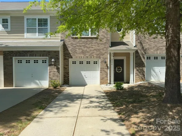 4554 Craigmoss Ln, Charlotte, NC 28278
