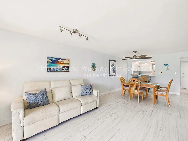 300 Valley Stream Dr #3D — Photo 4