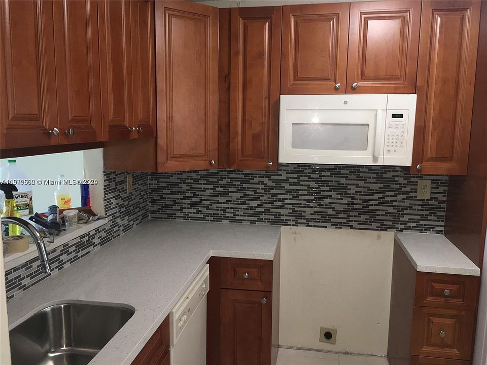 2nd image of 3396 Foxcroft Rd APT 308