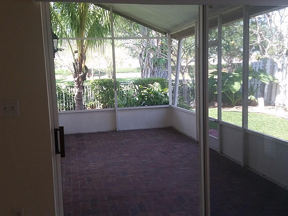 2nd image of 1009 Fairfax Cir W