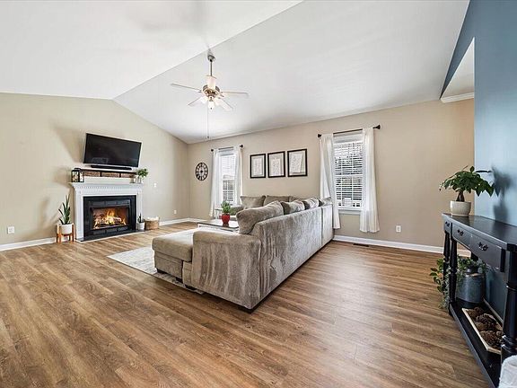 3rd image of 103 Hunterwood Pl