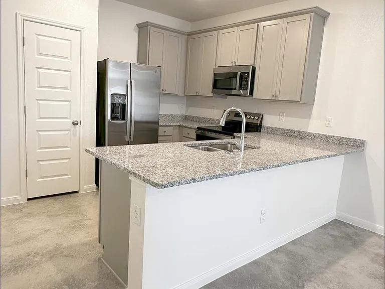 816 Wax Myrtle Ct #B — Photo 4