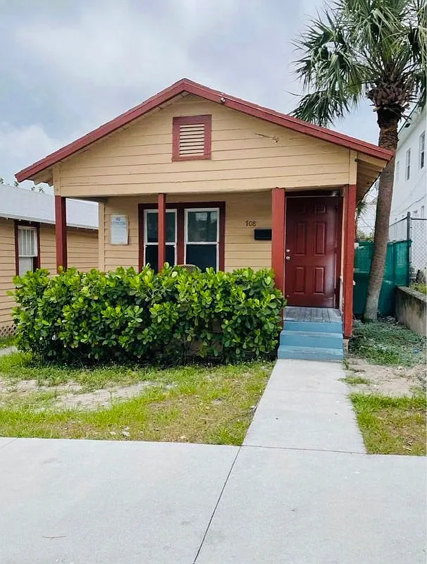 8 bed, 4.0 bath, 850 sqft, $2,200 — Photo 1