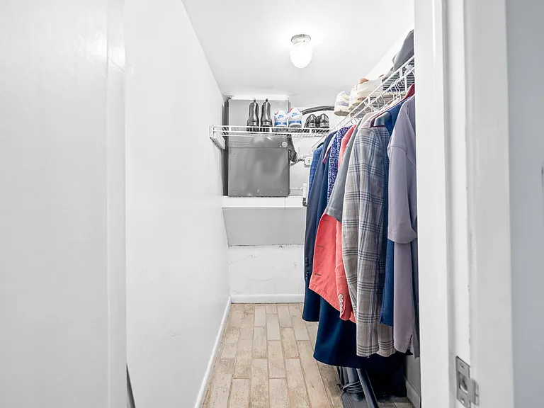 1900 NE 8th Ct #104 — Photo 13