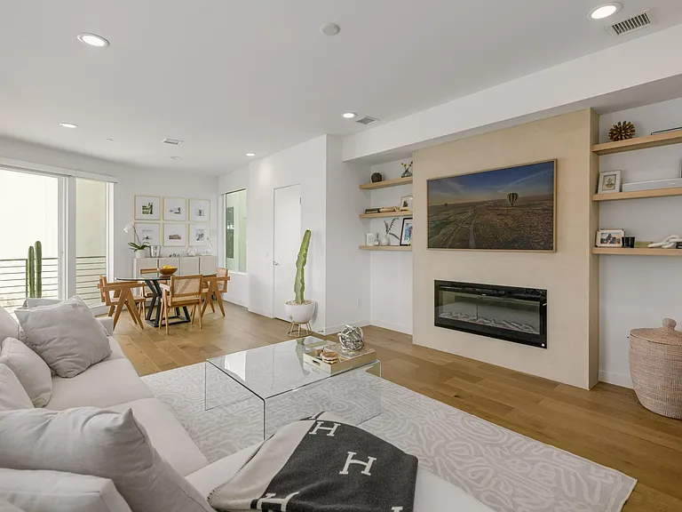 1238 Gordon St — Photo 7