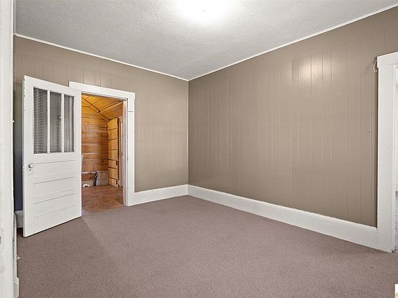 3rd image of 320 N West St
