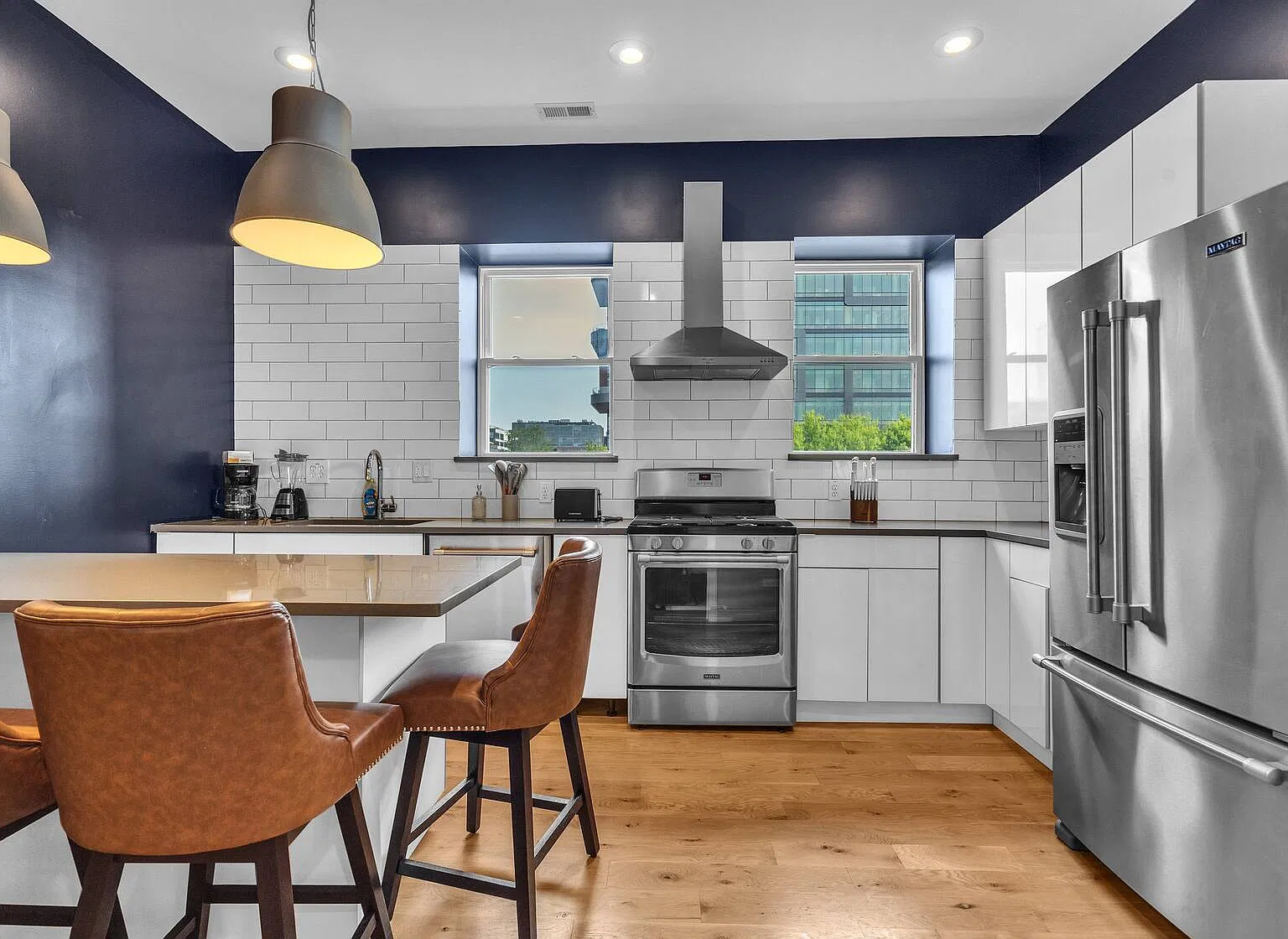 2 bed, 1.5 bath, 1200 sqft, $4,999 — Photo 3
