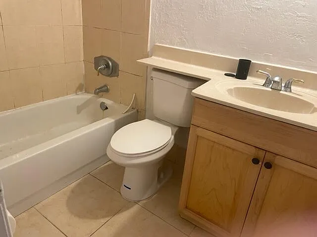 901 NE 3rd St #203 — Photo 13