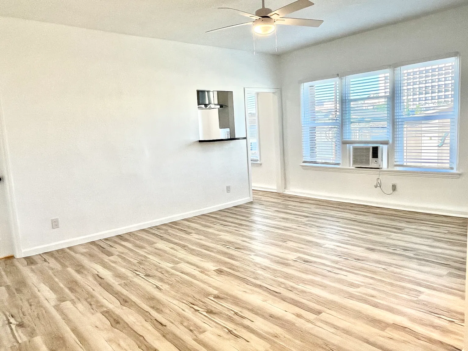 Studio, 500 sqft, $1,695 — Photo 3