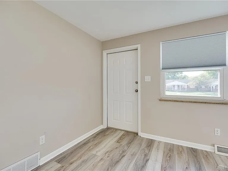 3433 Woodman Dr — Photo 16