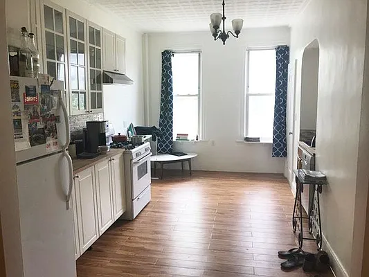 Rented by Ulas Real Estates Inc | media 9