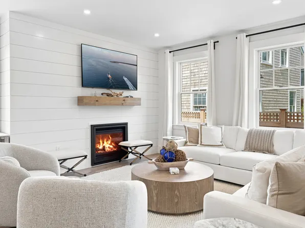 4 Goldenrod Ct, Nantucket, MA 02554