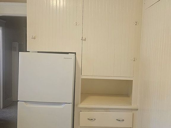 4th image of 2831 E 8th St